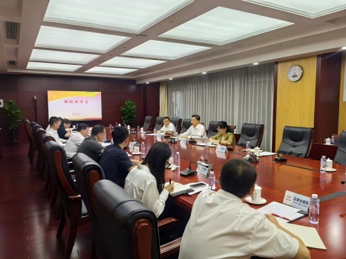 省人大常委會(huì)副主任王藝華到山東省企業(yè)聯(lián)合會(huì)輪值會(huì)長(zhǎng)單位中鐵十四局調(diào)研基層立法聯(lián)系點(diǎn)工作